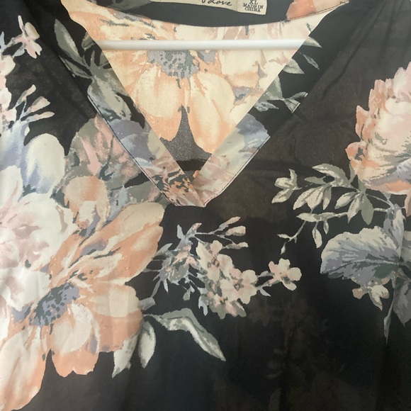 Women’s black with floral pattern blouse - Picture 2 of 6